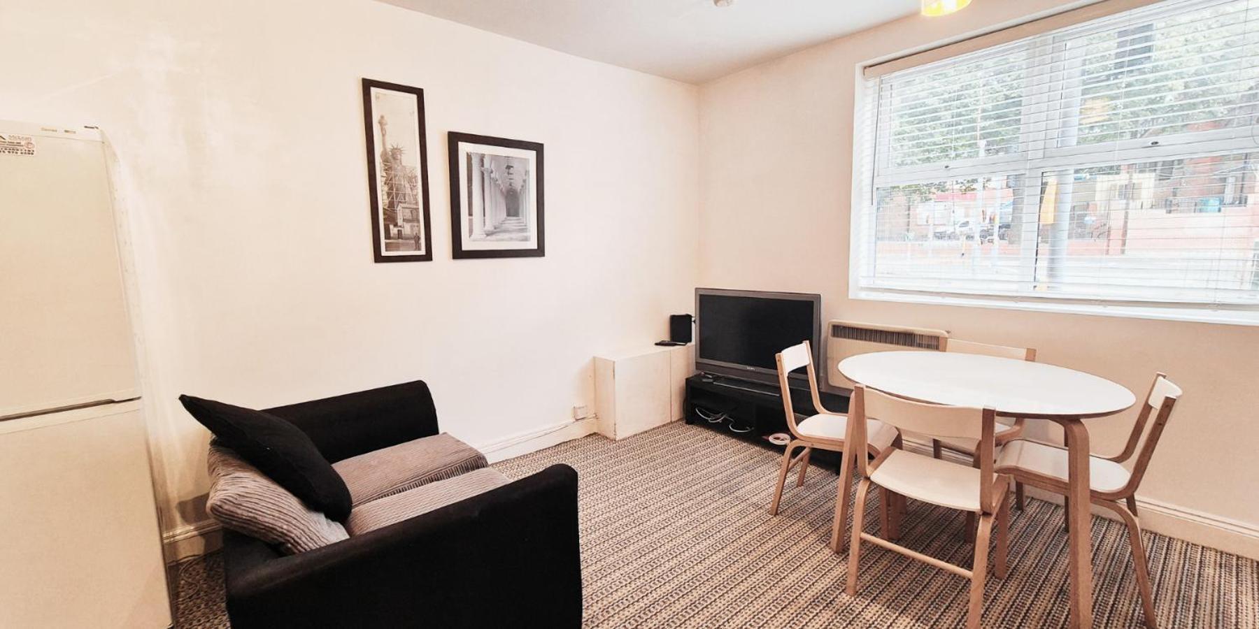 Cozy 1 Bedroom Flat Nr
